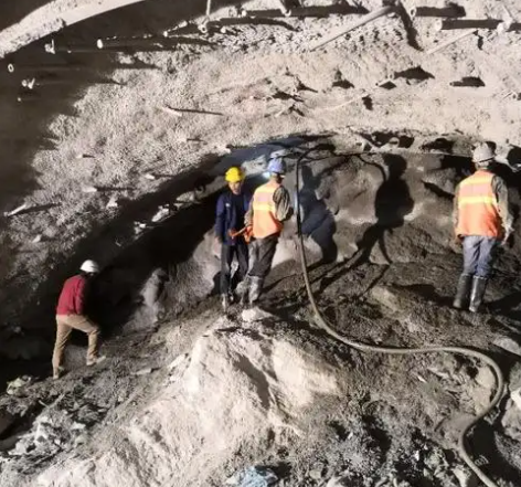 皇桐镇拱顶带模注浆料的施工流程及注意事项